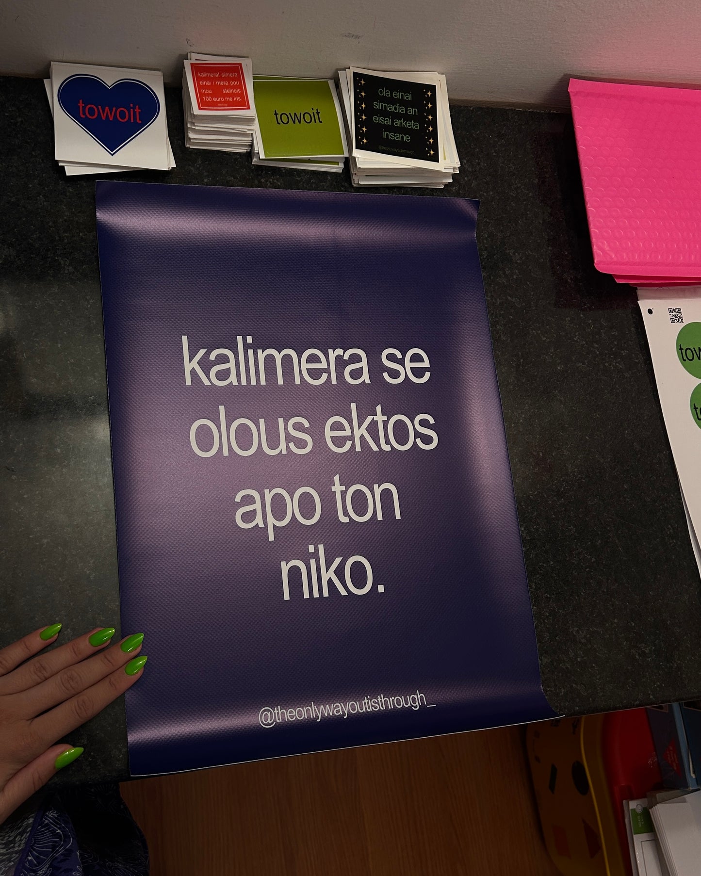 small towoit poster  👋kalimera se olous ektos apo ton *choose name*